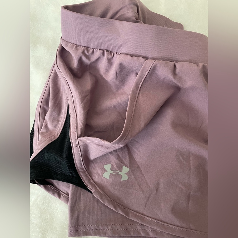 NWOT Under Armour Mauve HeatGear Shorts Size Medium - Picture 4 of 5